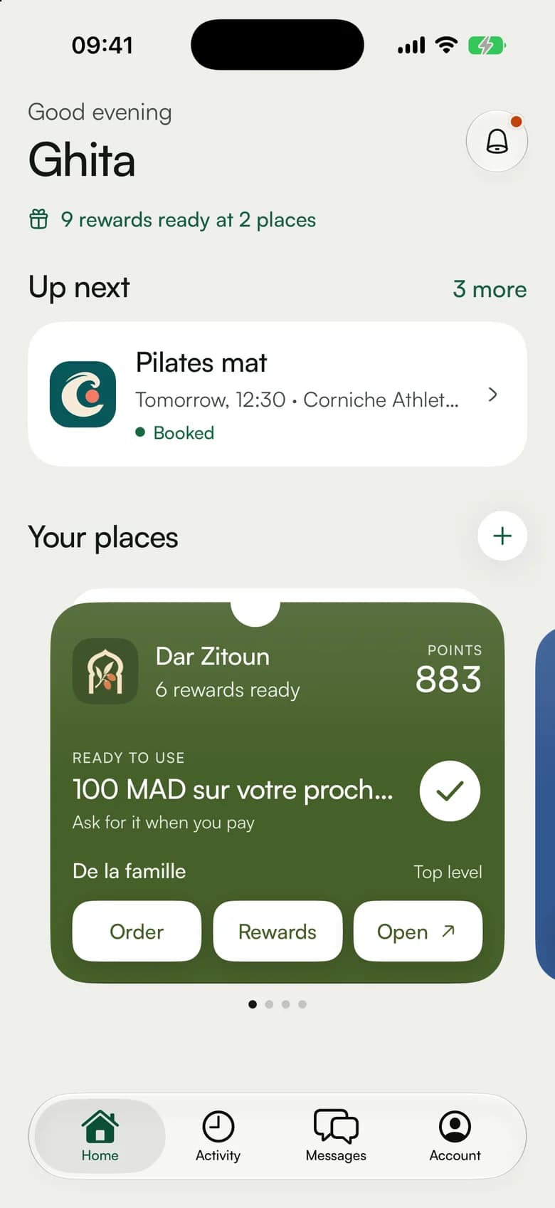 The Fidelect app home: the next booking and a loyalty card with 883 points